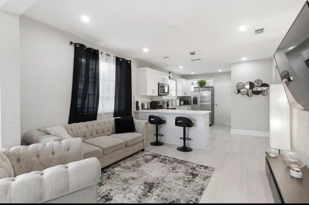 2717 W CHERRY STREET Tampa, FL 33607