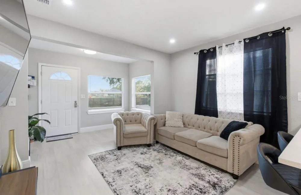 2717 W CHERRY STREET Tampa, FL 33607