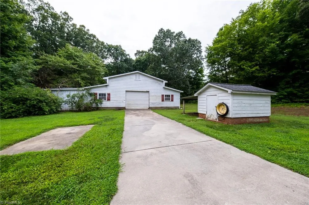 5108 Hicone Road McLeansville, NC 27301