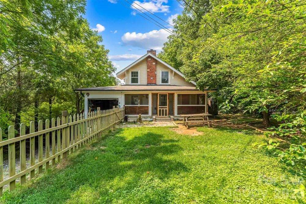 40 Sycamore Circle Hendersonville, NC 28791