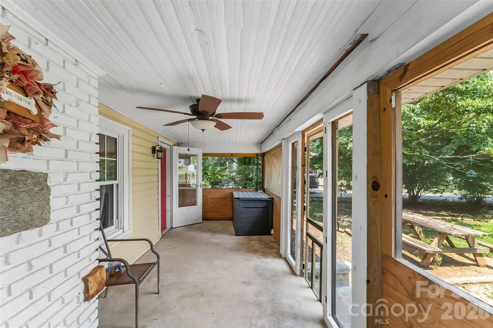 40 Sycamore Circle Hendersonville, NC 28791