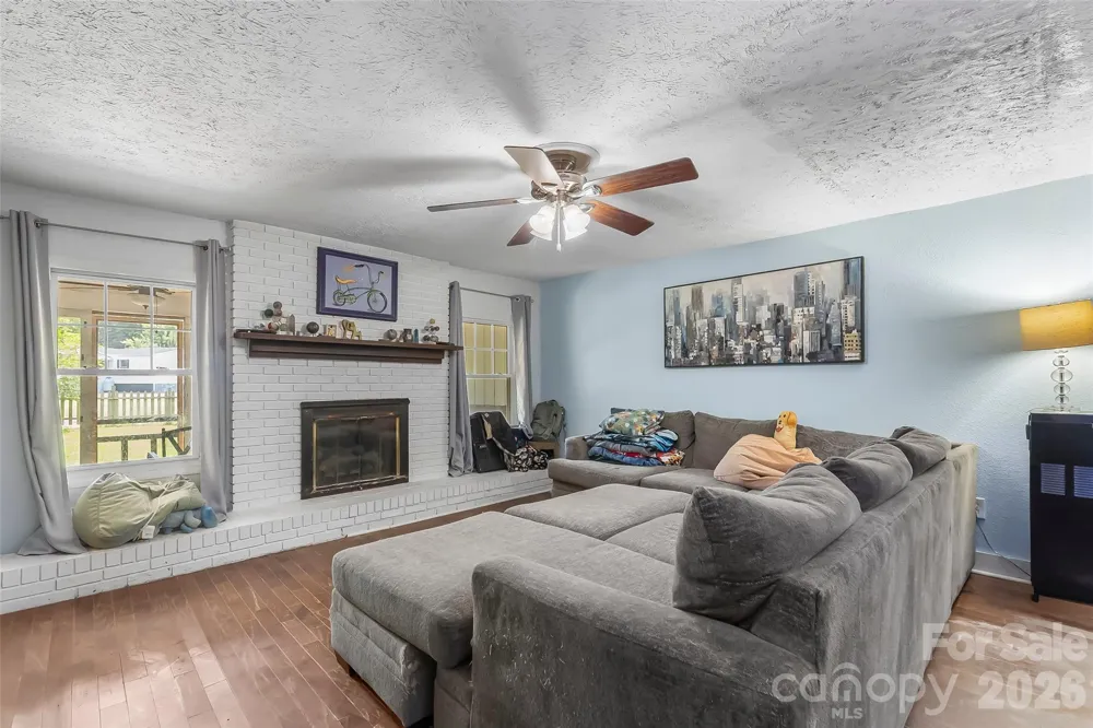40 Sycamore Circle Hendersonville, NC 28791