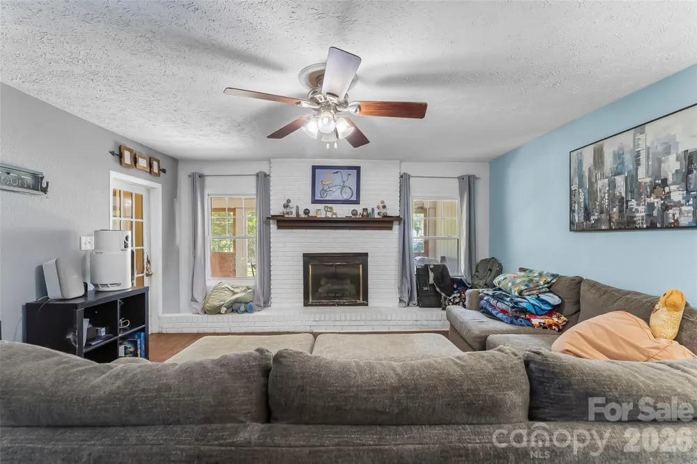 40 Sycamore Circle Hendersonville, NC 28791