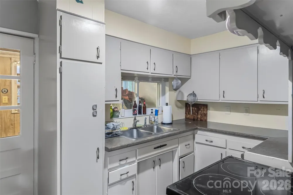 40 Sycamore Circle Hendersonville, NC 28791