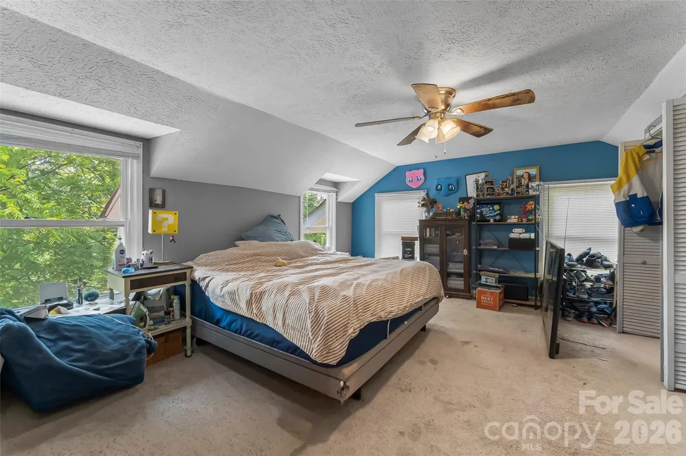 40 Sycamore Circle Hendersonville, NC 28791