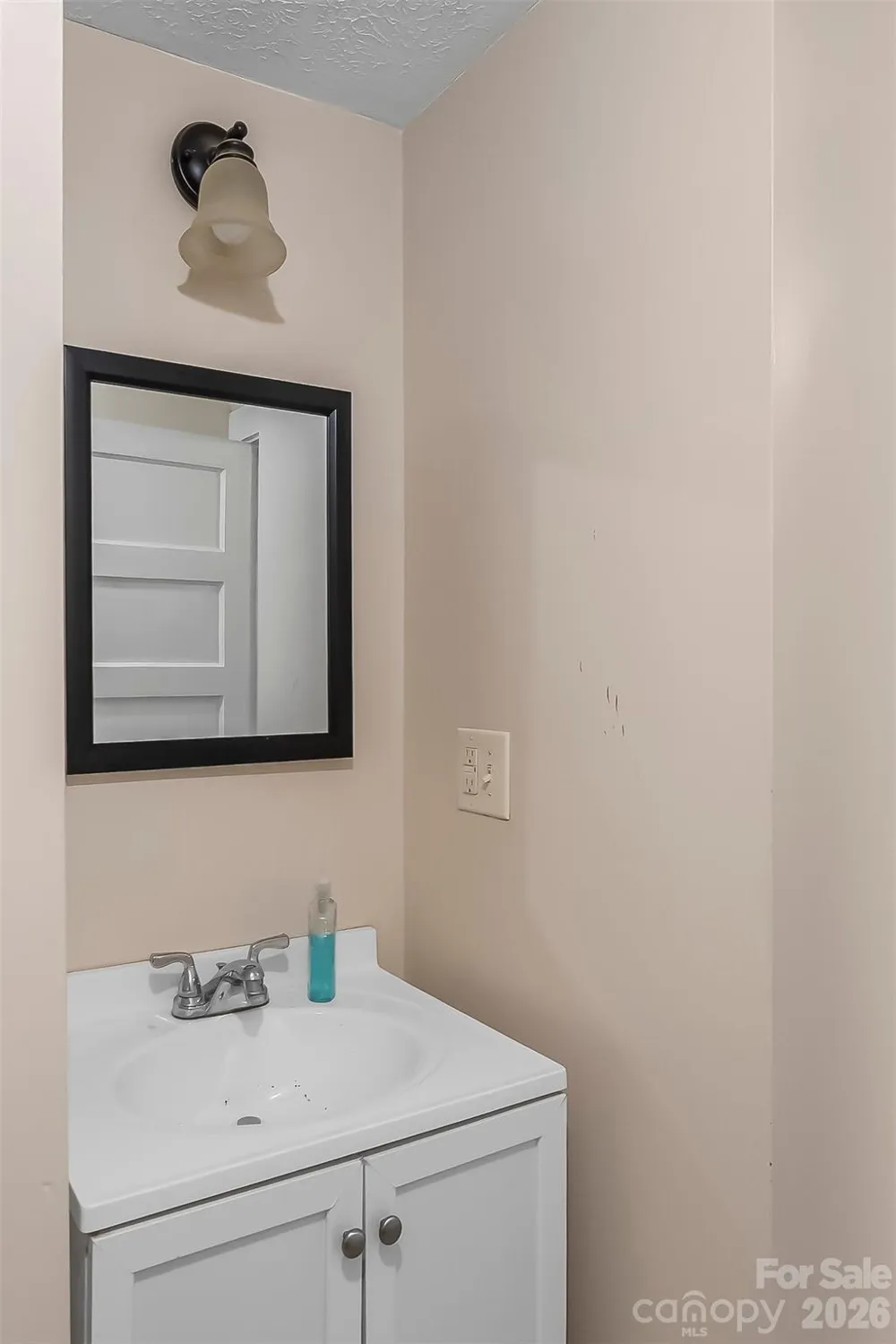 40 Sycamore Circle Hendersonville, NC 28791