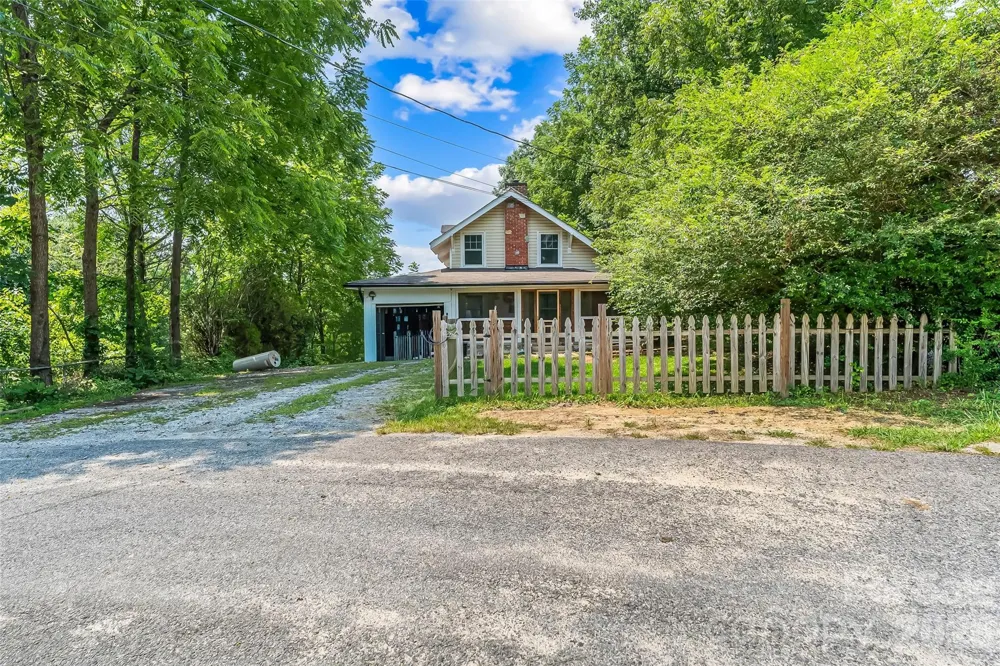 40 Sycamore Circle Hendersonville, NC 28791