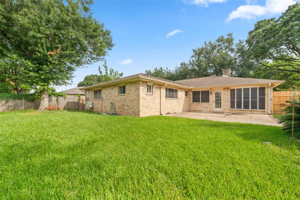 11415 Brook Meadows Lane Stafford, TX 77477