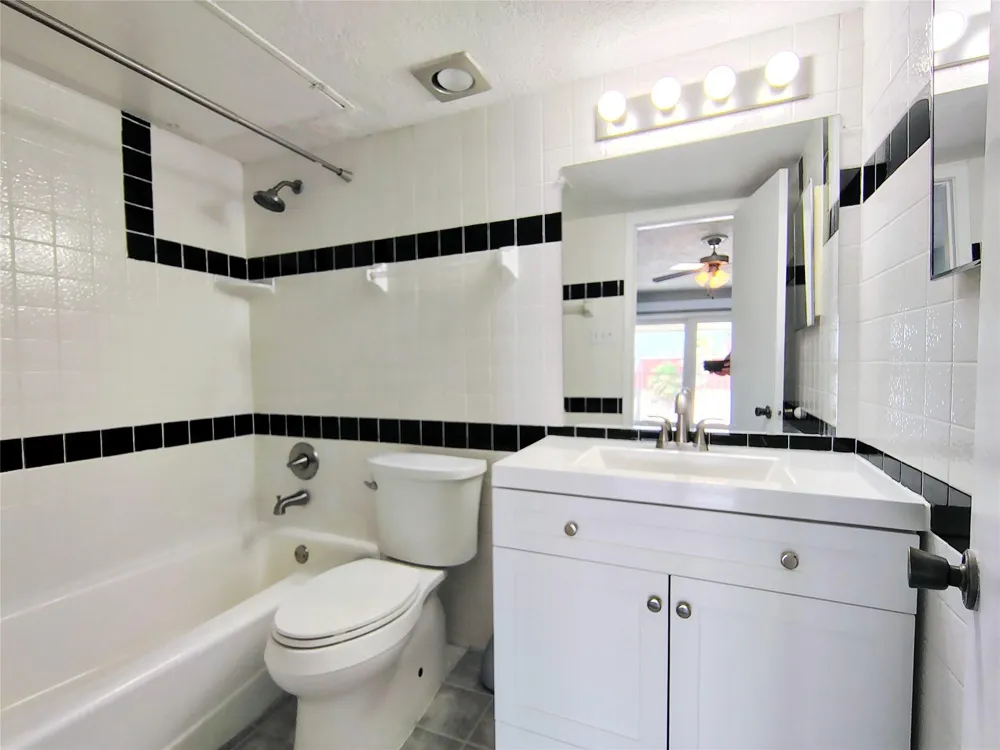 205 Yacht Club Lane #205 Seabrook, TX 77586