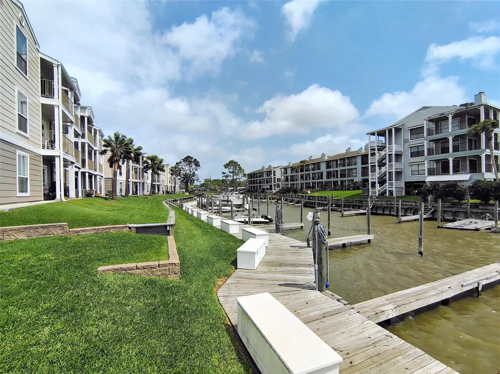 205 Yacht Club Lane #205 Seabrook, TX 77586