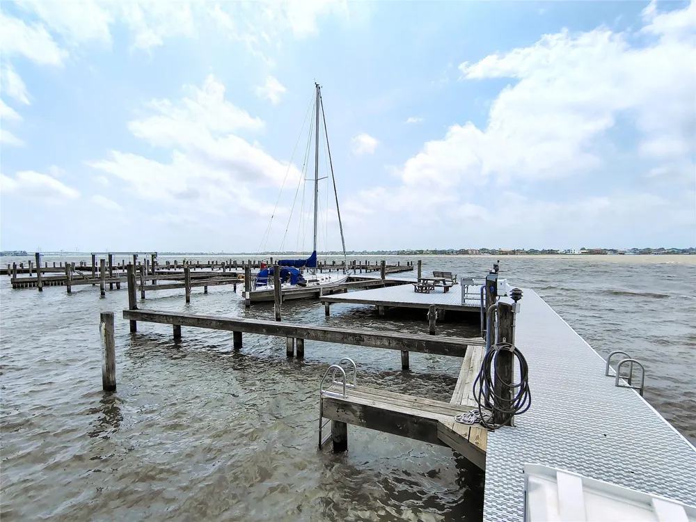 205 Yacht Club Lane #205 Seabrook, TX 77586