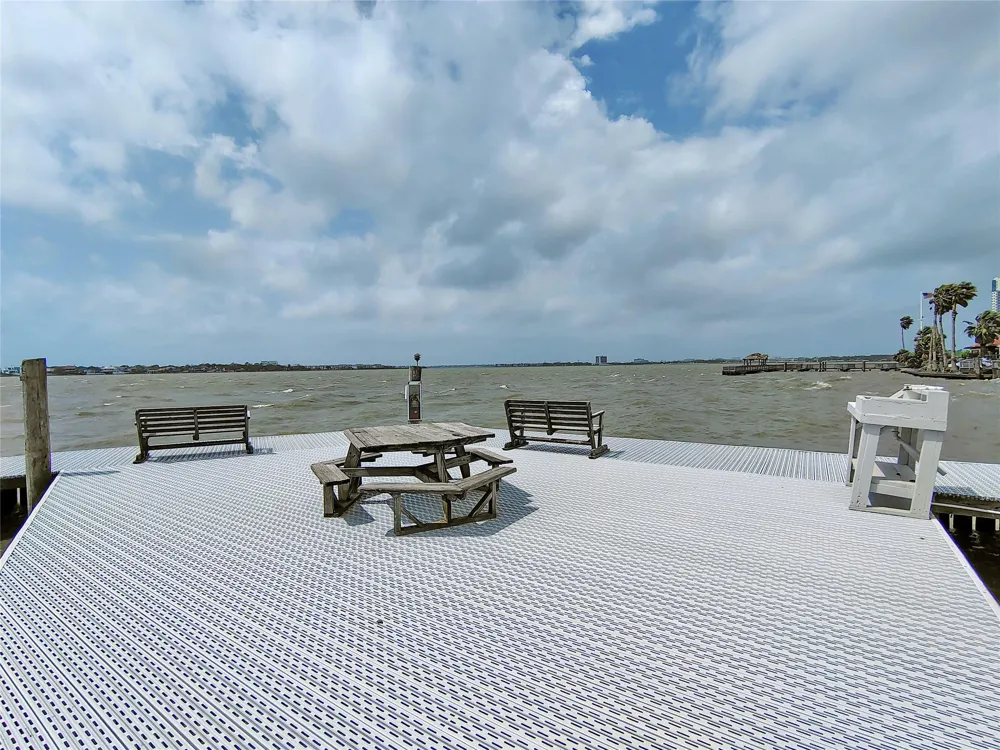 205 Yacht Club Lane #205 Seabrook, TX 77586