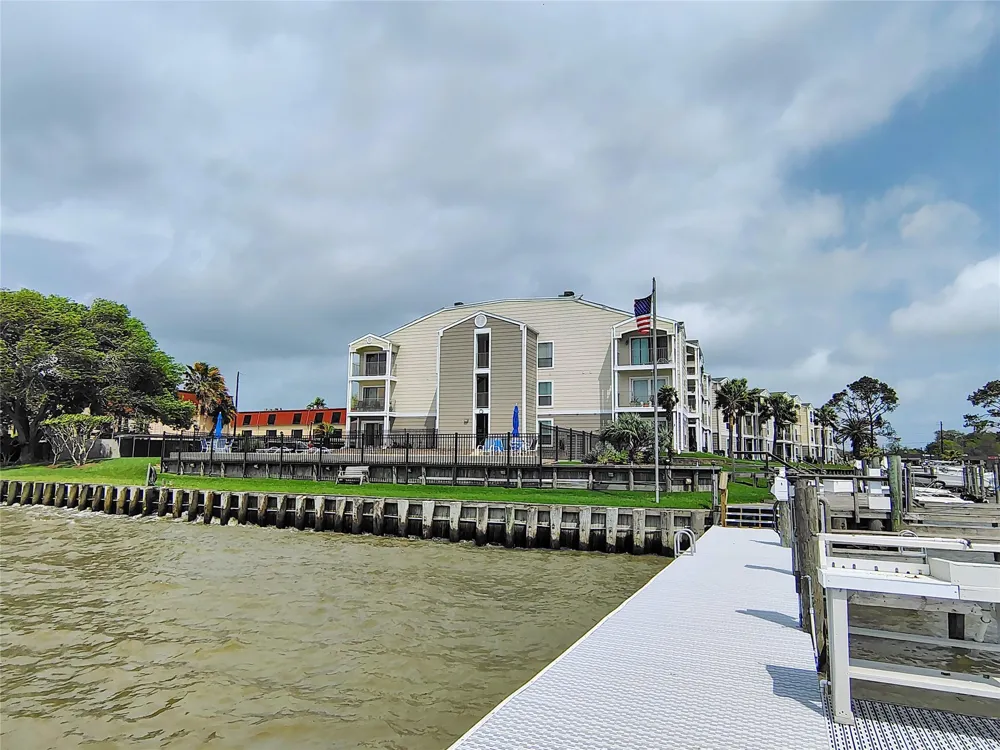 205 Yacht Club Lane #205 Seabrook, TX 77586