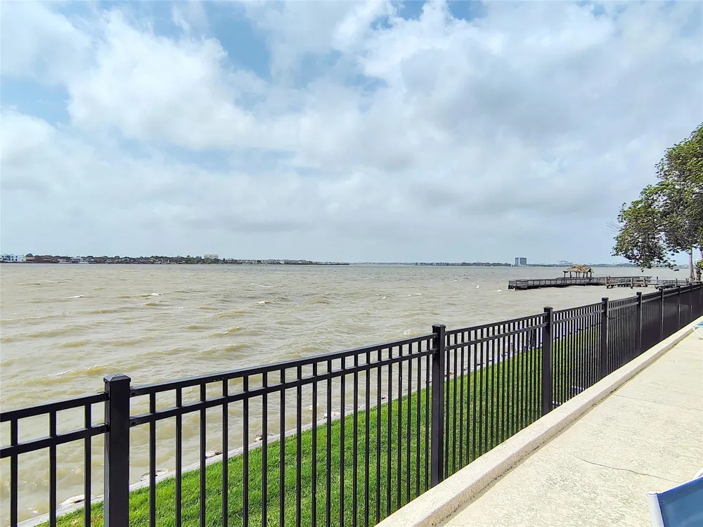 205 Yacht Club Lane #205 Seabrook, TX 77586