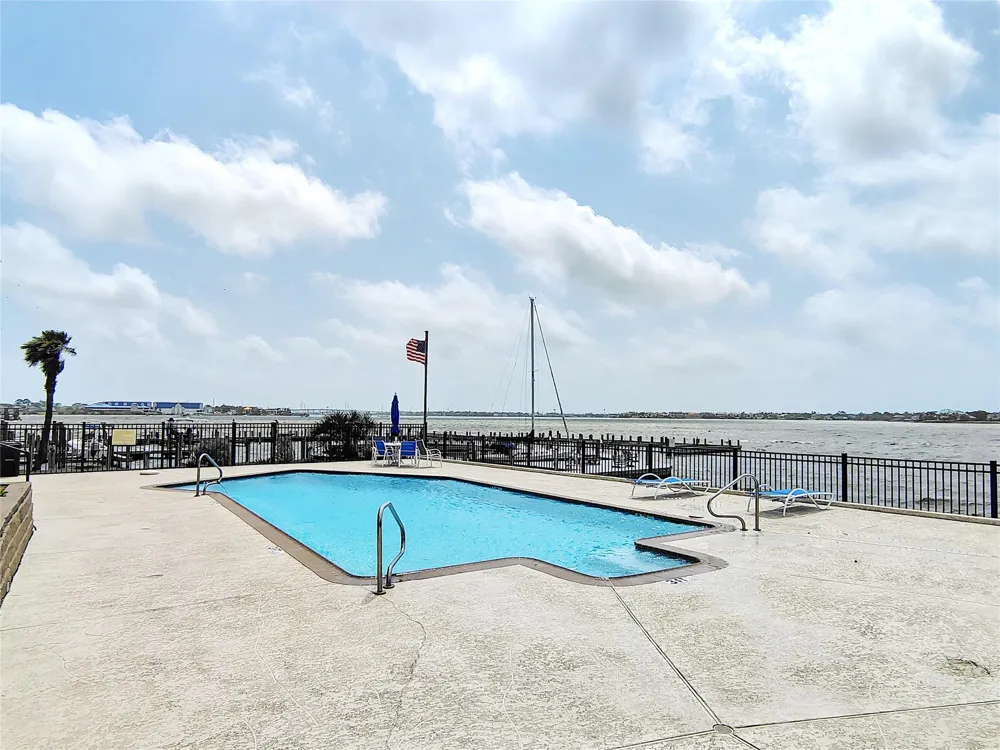 205 Yacht Club Lane #205 Seabrook, TX 77586