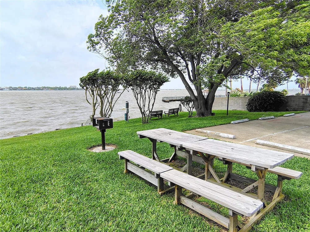 205 Yacht Club Lane #205 Seabrook, TX 77586