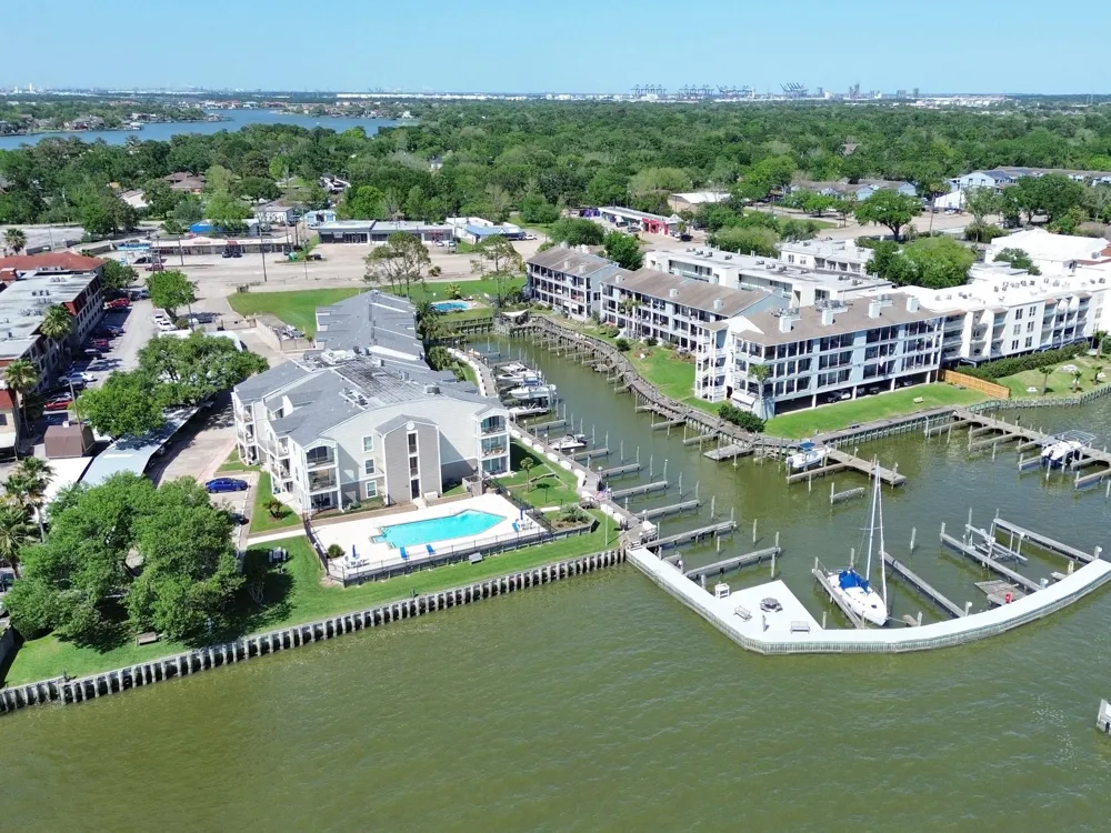 205 Yacht Club Lane #205 Seabrook, TX 77586