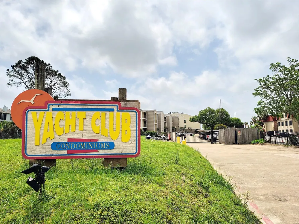 205 Yacht Club Lane #205 Seabrook, TX 77586