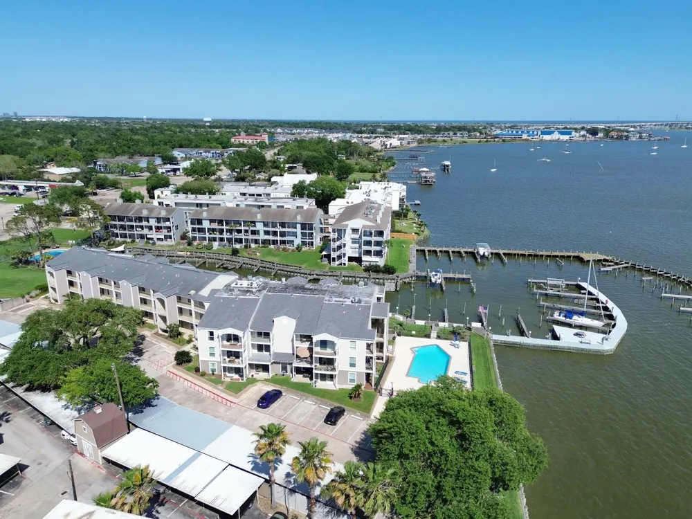 205 Yacht Club Lane #205 Seabrook, TX 77586