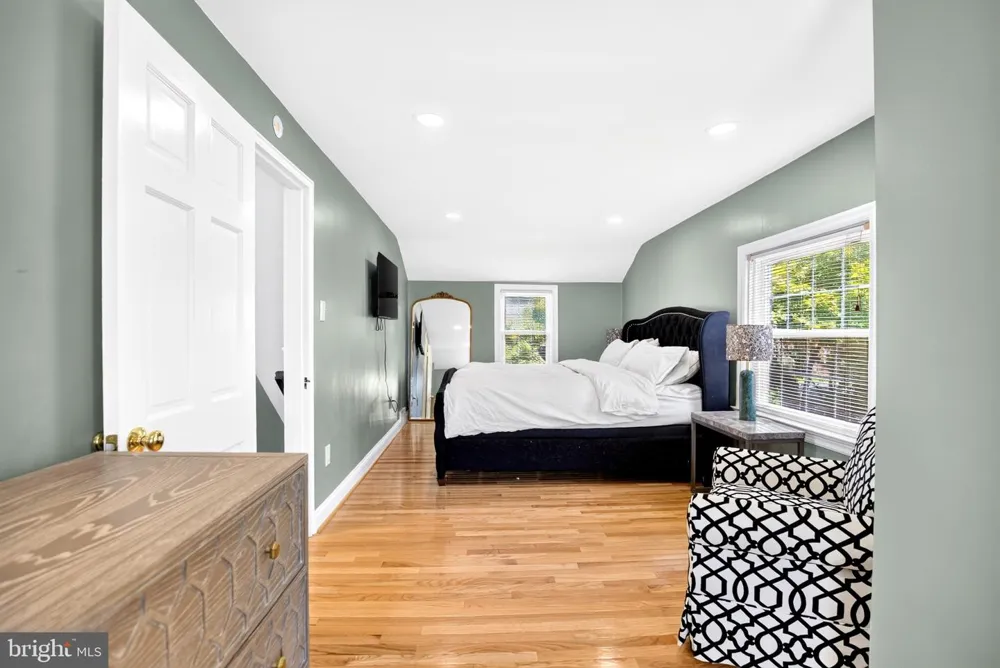 19 HARMIL ROAD Broomall, PA 19008