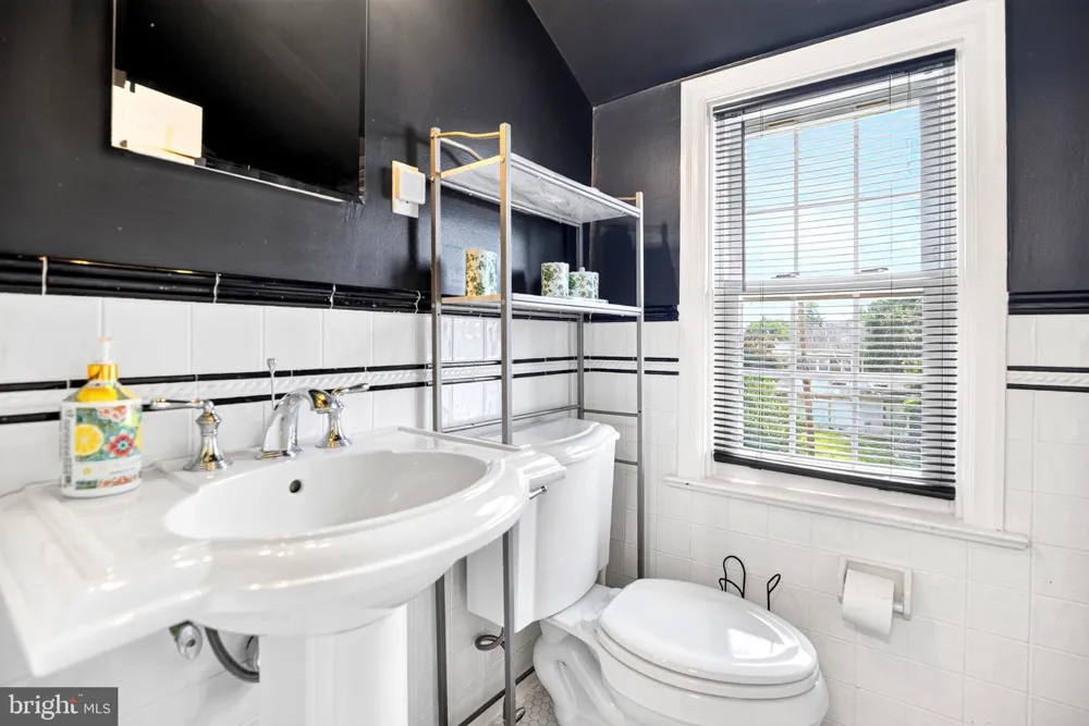 19 HARMIL ROAD Broomall, PA 19008