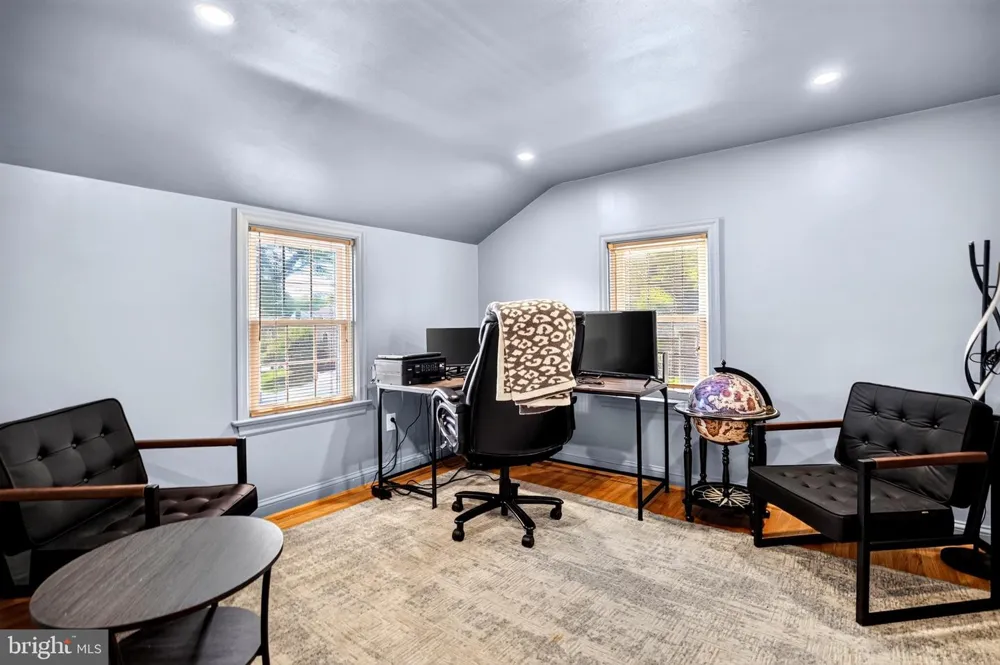 19 HARMIL ROAD Broomall, PA 19008