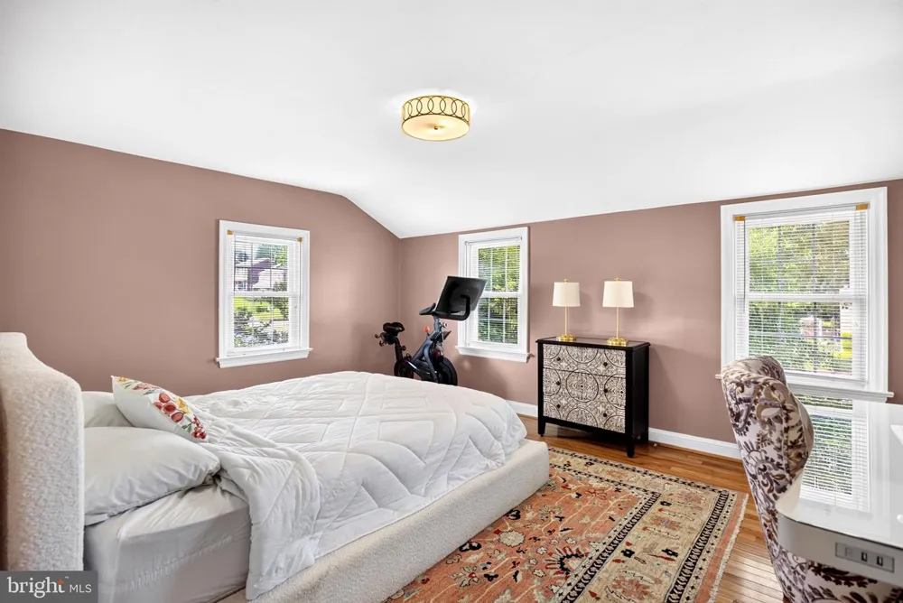 19 HARMIL ROAD Broomall, PA 19008
