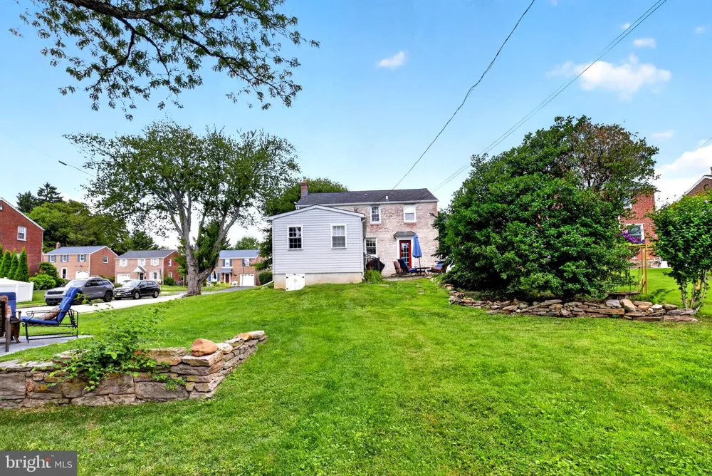 19 HARMIL ROAD Broomall, PA 19008