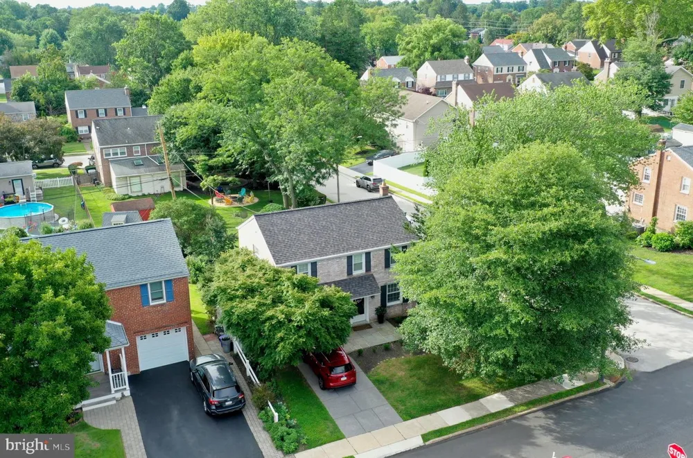 19 HARMIL ROAD Broomall, PA 19008