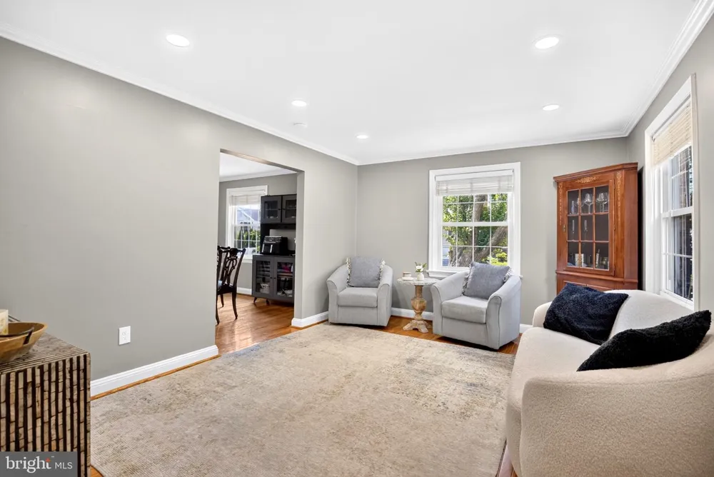 19 HARMIL ROAD Broomall, PA 19008