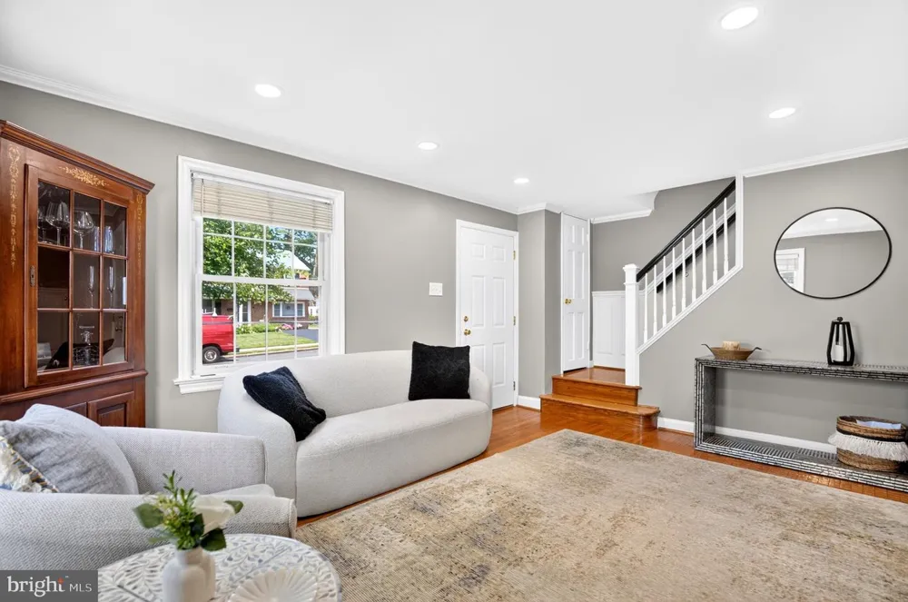 19 HARMIL ROAD Broomall, PA 19008