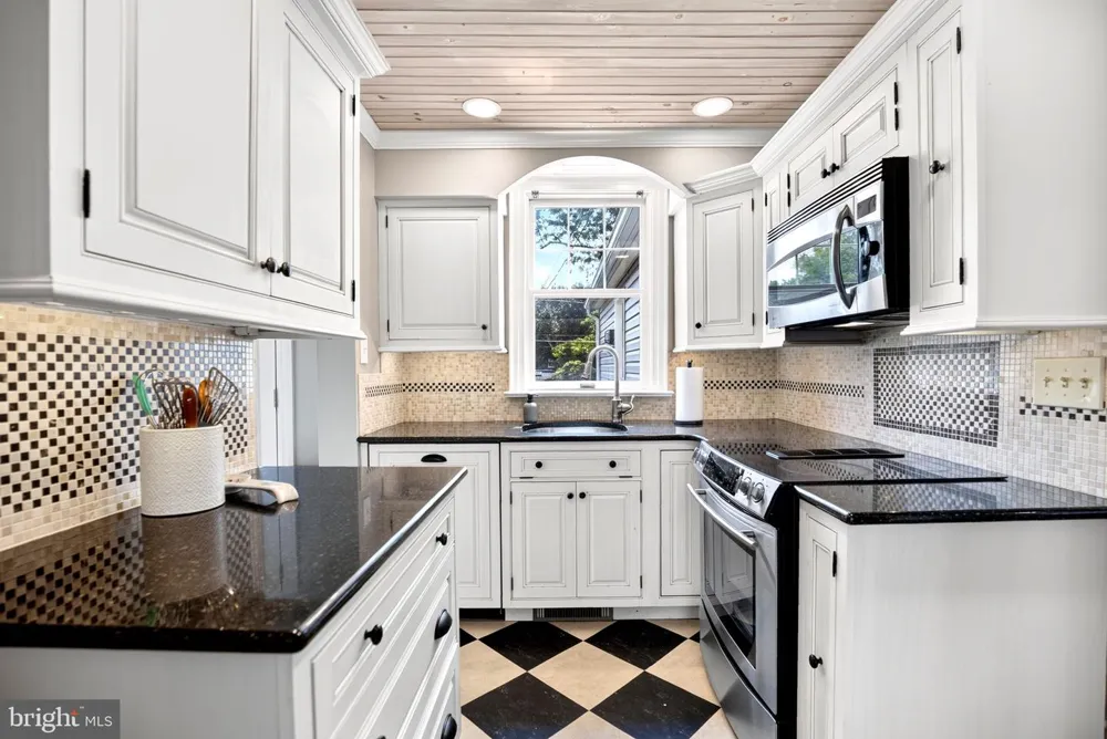19 HARMIL ROAD Broomall, PA 19008