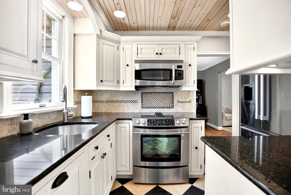 19 HARMIL ROAD Broomall, PA 19008