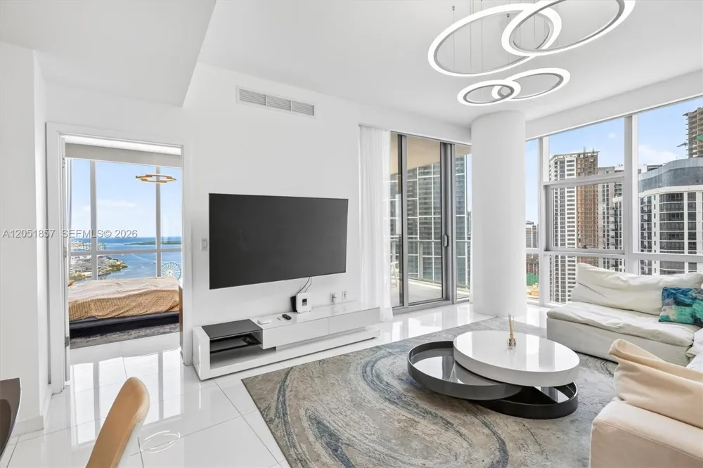 851 NE 1st Ave #3611 Miami, FL 33132