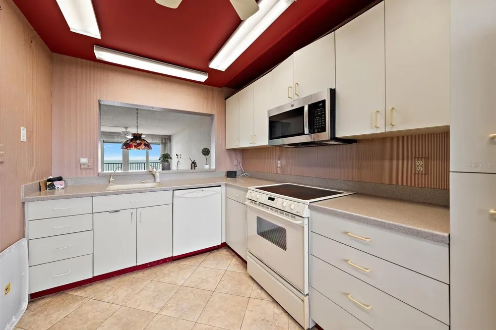 1250 GULF BOULEVARD #706 Clearwater Beach, FL 33767