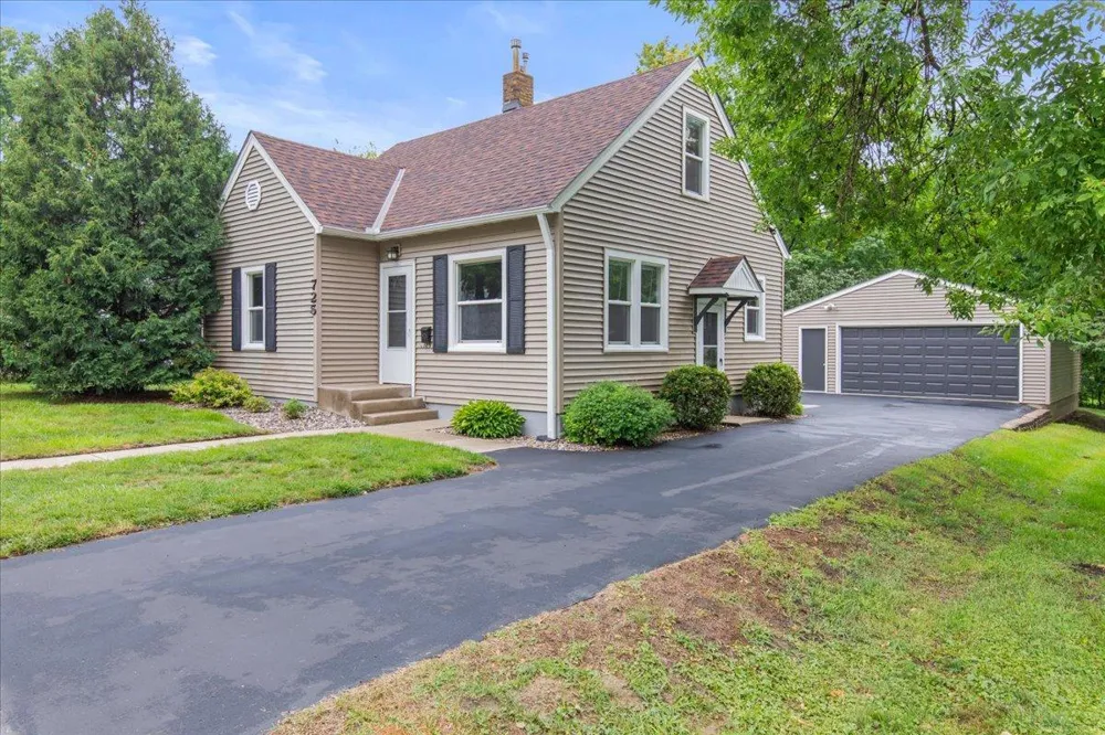 725 4th Avenue SW Hutchinson, MN 55350