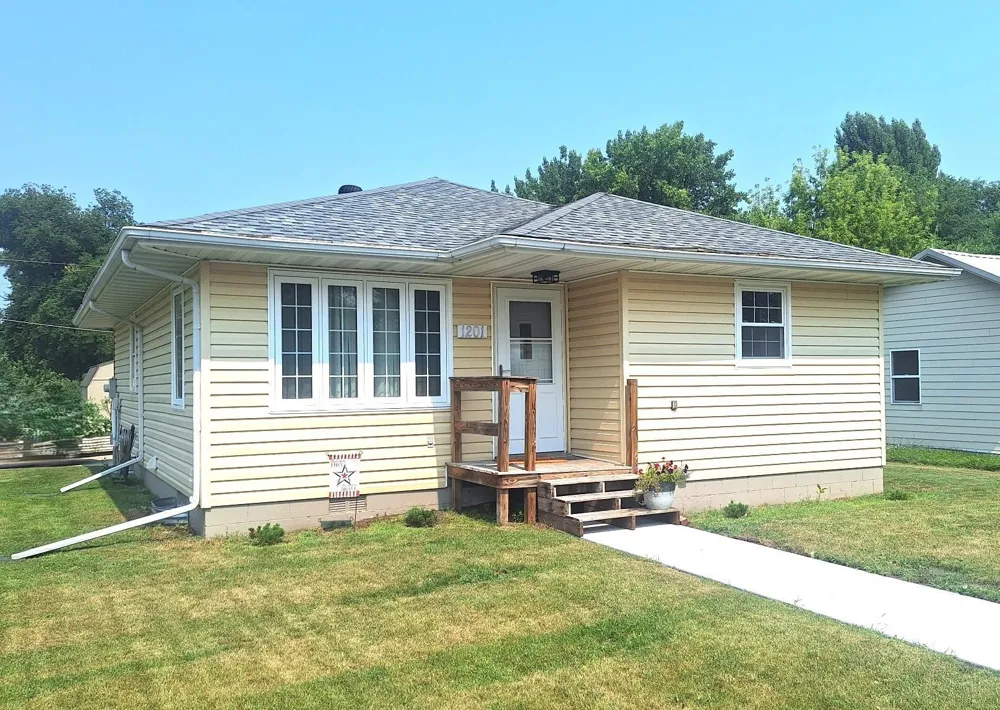1201 Mountain Avenue Walhalla, ND 58282