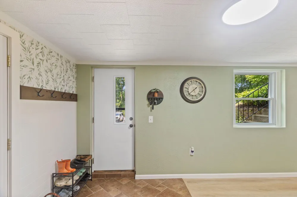 1716 County Road C E Maplewood, MN 55109