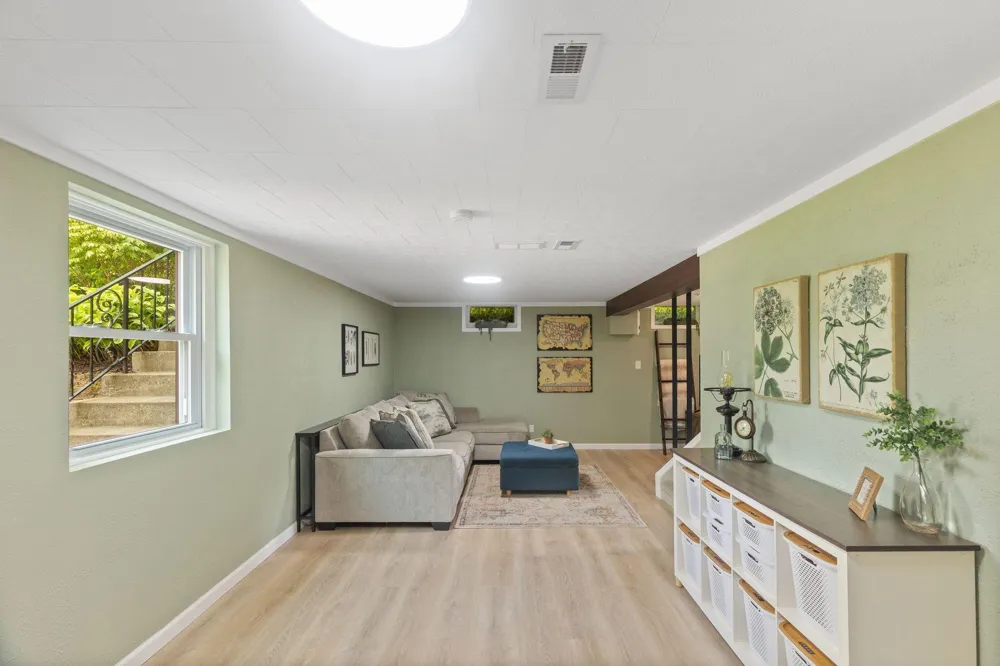 1716 County Road C E Maplewood, MN 55109