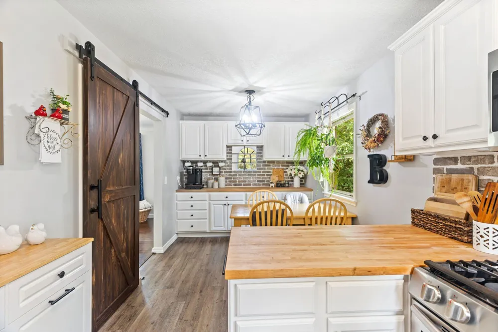 1716 County Road C E Maplewood, MN 55109