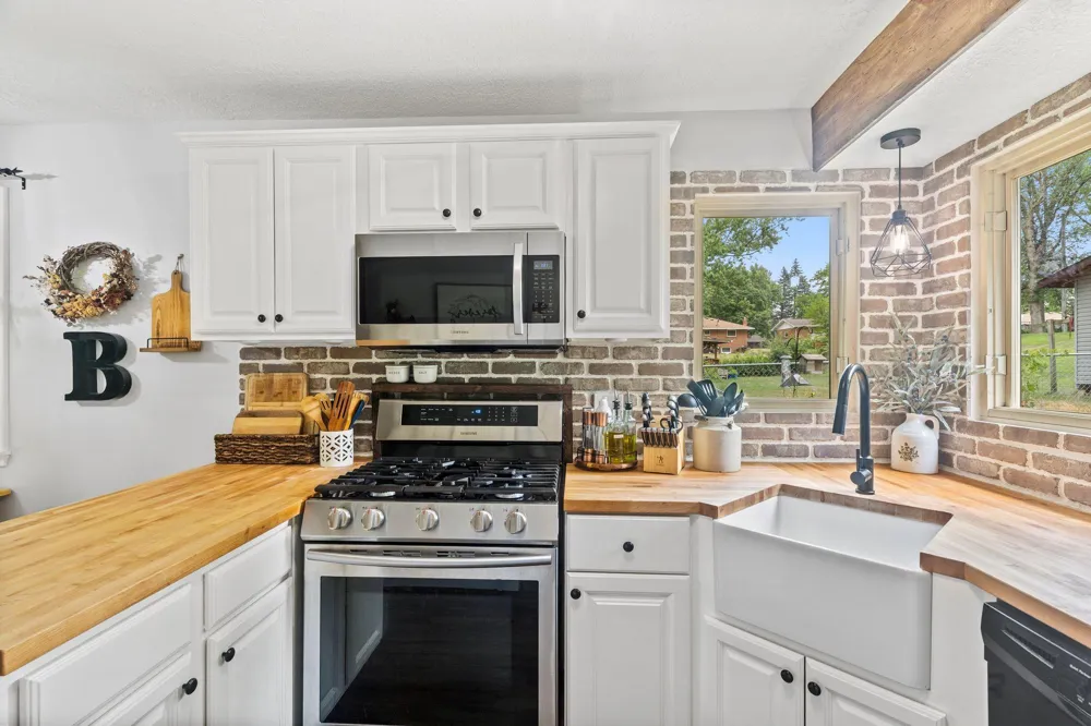 1716 County Road C E Maplewood, MN 55109
