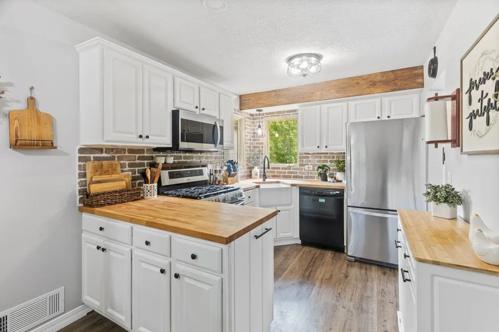 1716 County Road C E Maplewood, MN 55109
