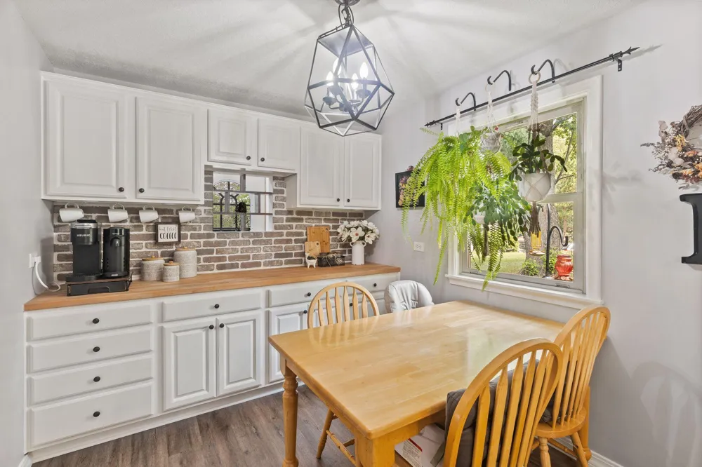 1716 County Road C E Maplewood, MN 55109