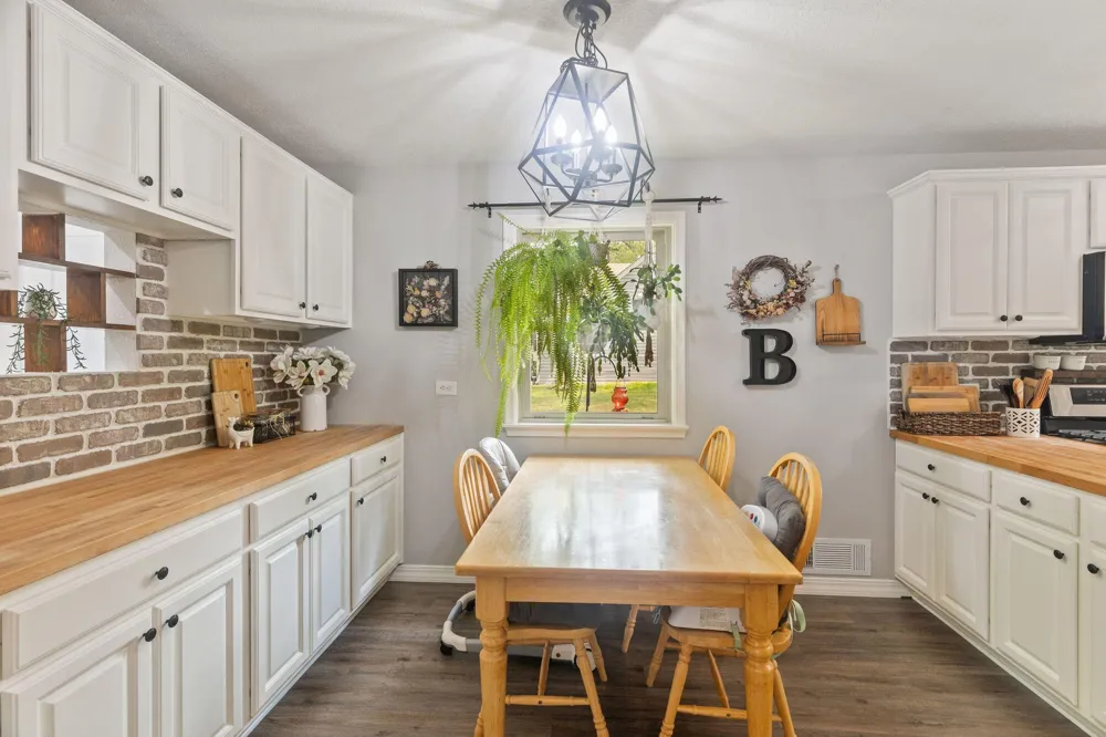 1716 County Road C E Maplewood, MN 55109