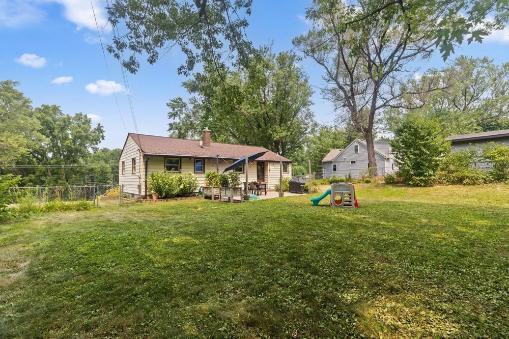 1716 County Road C E Maplewood, MN 55109