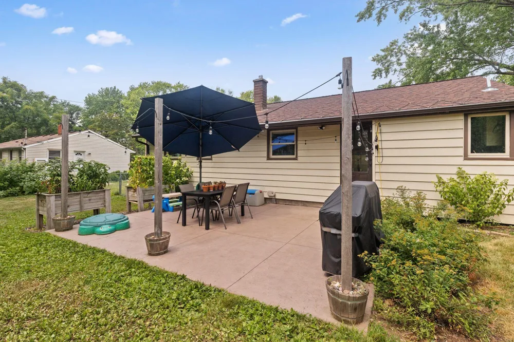 1716 County Road C E Maplewood, MN 55109