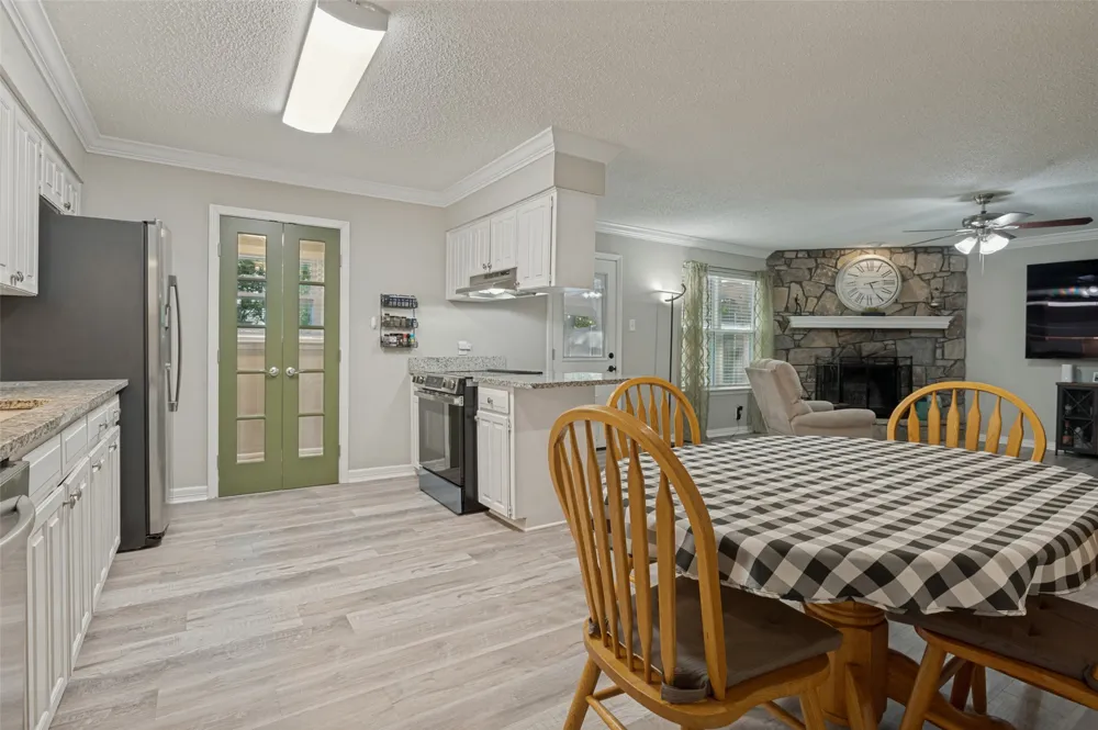 3217 Meadow Wood Lane Bedford, TX 76021