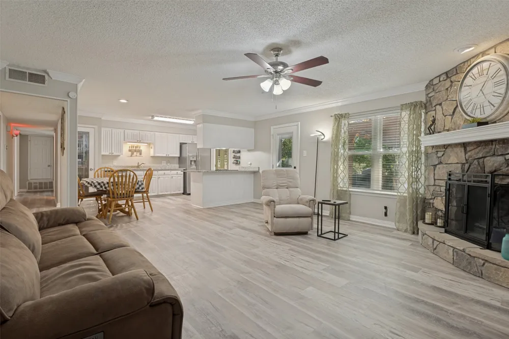 3217 Meadow Wood Lane Bedford, TX 76021
