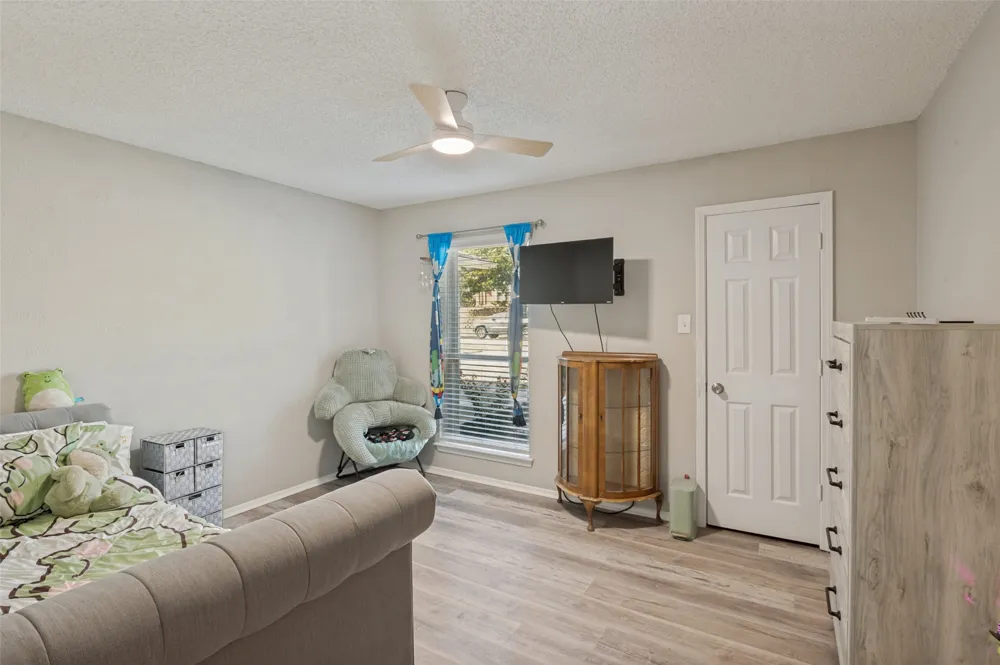 3217 Meadow Wood Lane Bedford, TX 76021