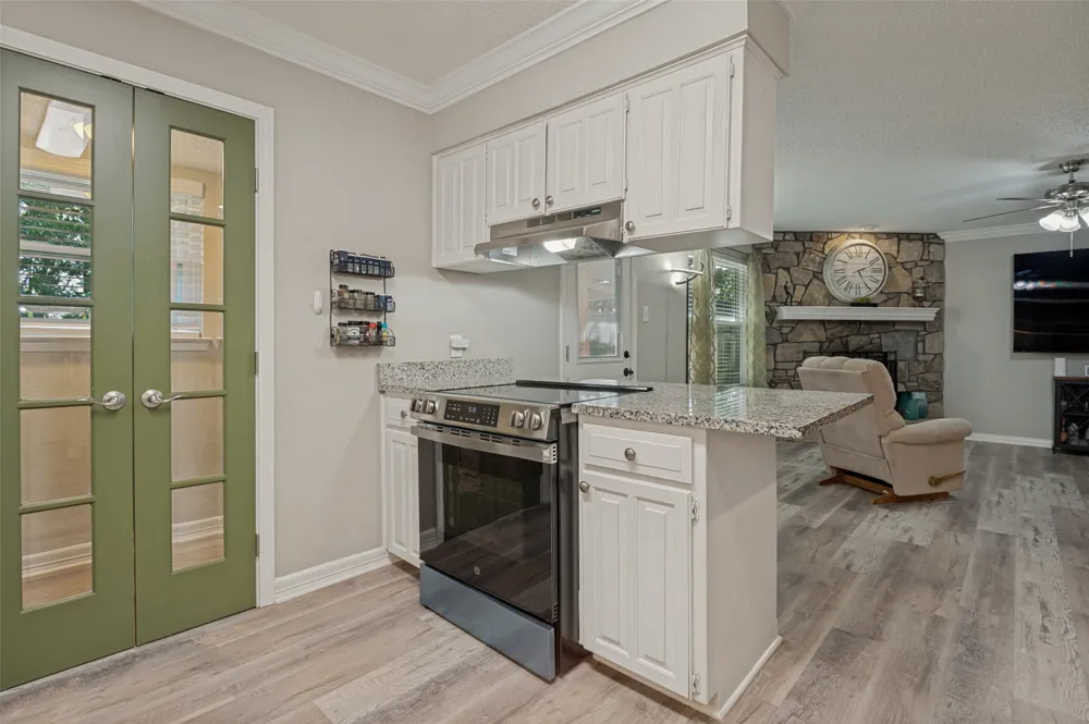 3217 Meadow Wood Lane Bedford, TX 76021
